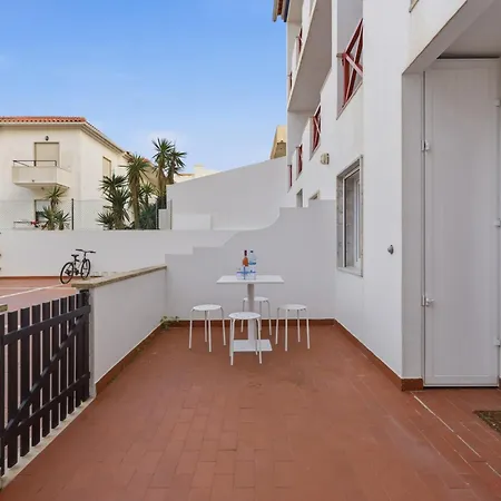 Meu Pe De Laranja Lima - In The Center Of Silveira (Lisbon)