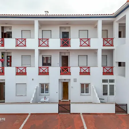 Meu Pe De Laranja Lima - In The Center Of Silveira (Lisbon)