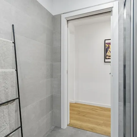 Meu Pe De Laranja Lima - In The Center Of * Silveira (Lisbon)